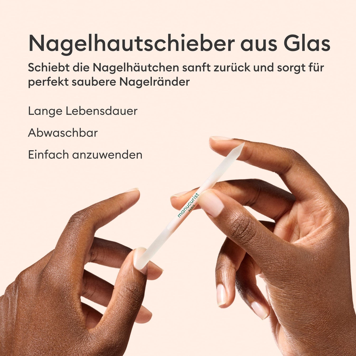 Pousse-cuticules en verre